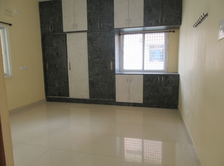 3) Li id 292 - Childrens Bedroom.JPG